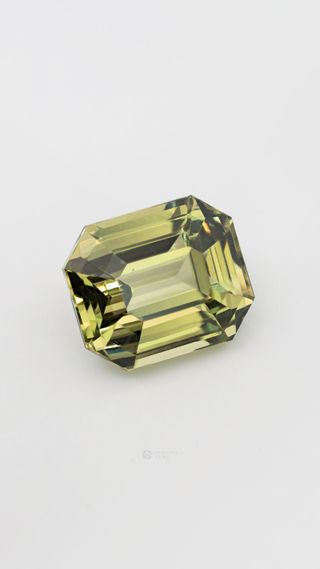 Natural Apple Green Chrysoberyl, Round thumbnail 3