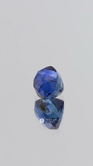 Natural Blue Sapphire, Oval thumbnail 4