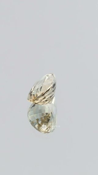 Natural Yellow Sapphire, Pear thumbnail 5