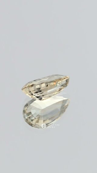 Natural Yellow Sapphire, Pear thumbnail 6